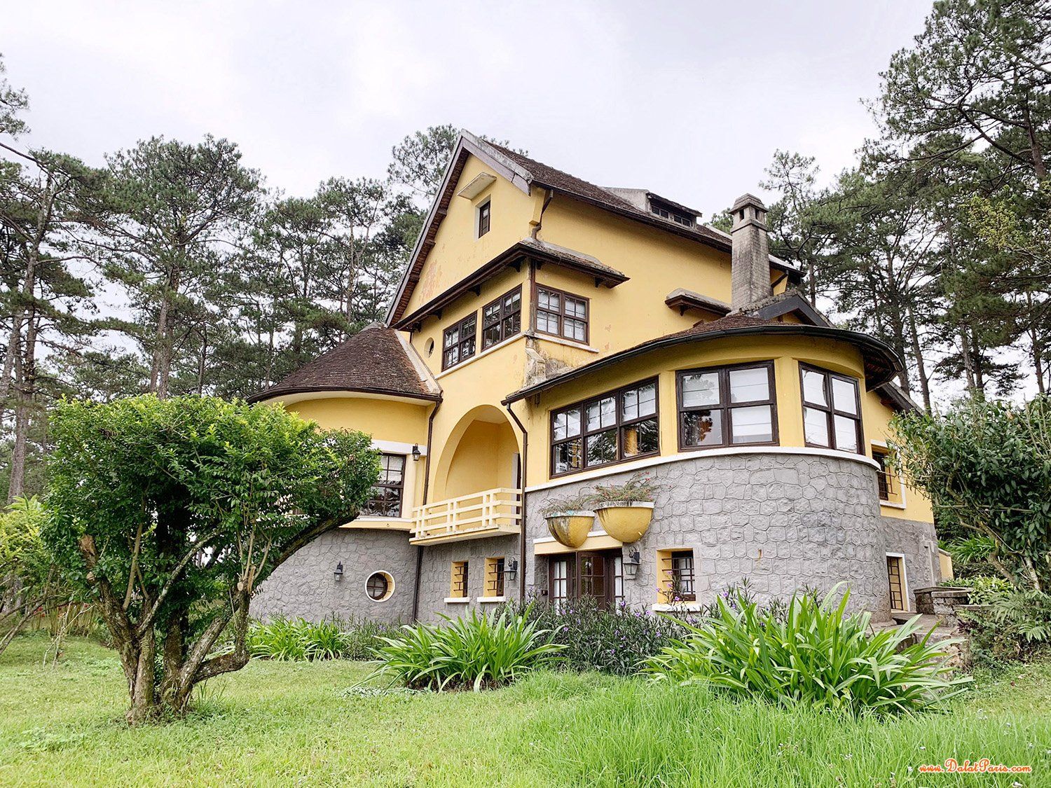 Đất nông nghiệp diện tích 2746m2  Đường Trần Văn Côi, gần trung tâm TP. Đà Lạt, gần làng hoa Vạn thành, thích hợp phân lô bán nền, kinh doanh dịch vụ du lịch.... giá đầu tư chỉ 15ty