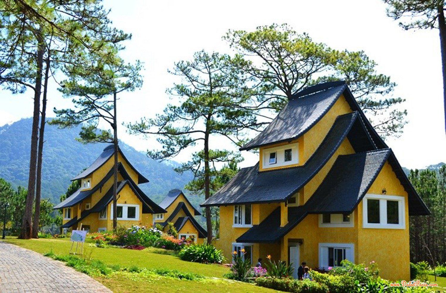 Nhà liên kế mới tinh thuộc KQH An Sơn ngay trung tâm TP. Đà Lạt để lại toàn bộ nội thất thông minh & sang trọng, gần Dinh 3 vua Bảo Đại, thích hợp an cư nghỉ dưỡng, giá tốt cho nhà đầu tư