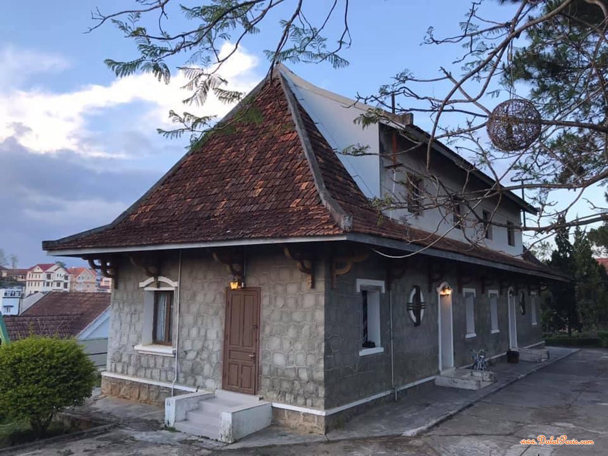 Đất nền Biệt Thự diện tích 963m2 ngoại ô TP. Đà Lạt ,view bao quát đồi thông, gần UBND, cách quốc lộ 20 đến 50m, thích hợp an cư nghỉ dưỡng, kinh doanh homestay, cà phê sân vườn, giá 10.8tỷ