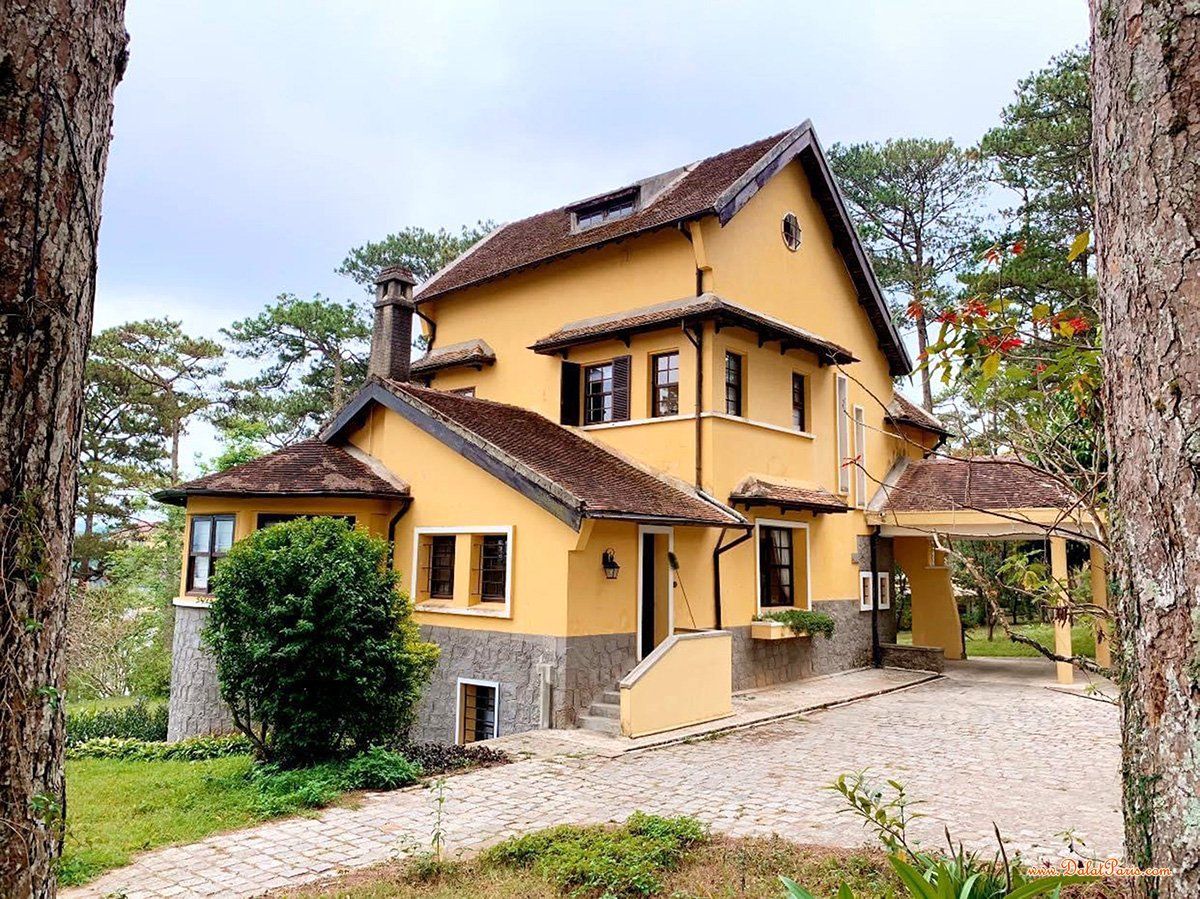 Đất biệt thự chuyển được full thổ cư, P9, Đà Lạt. DT: 510.14m2, gần ngã 4 Phan Chu Trinh, cách HXH khoản 3km. Đường ô tô. Giá 21.5 tỷ